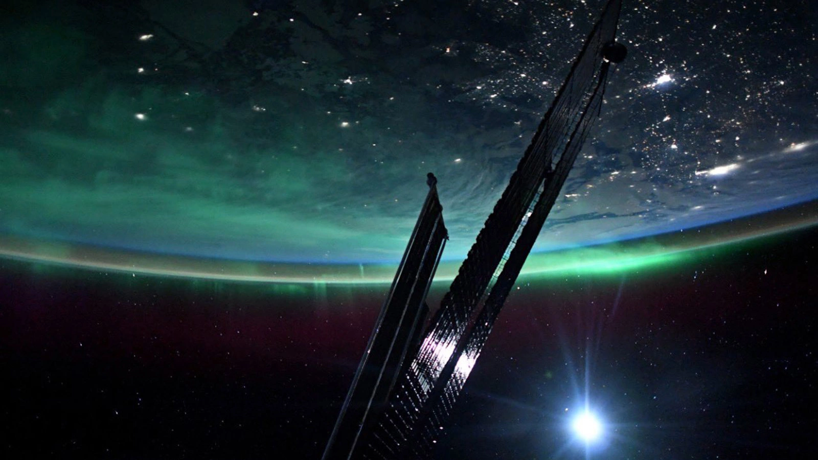 Ngam nhin cuc quang tu Tram vu tru Quoc te hinh anh