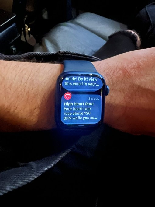 Phim kinh di Apple Watch anh 1
