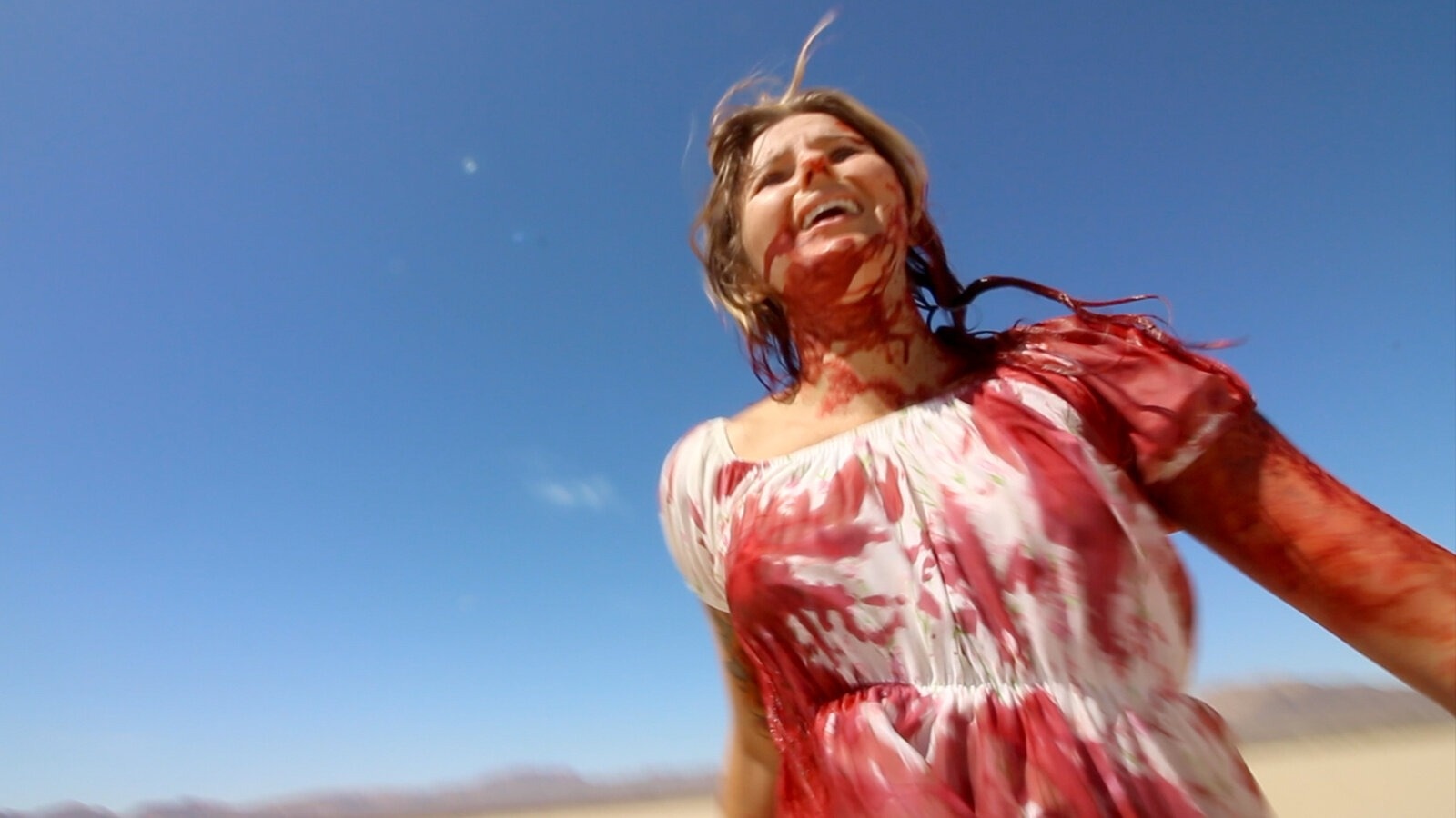 Nguoi dung xem phim kinh di, Apple Watch tuong bi dau tim hinh anh