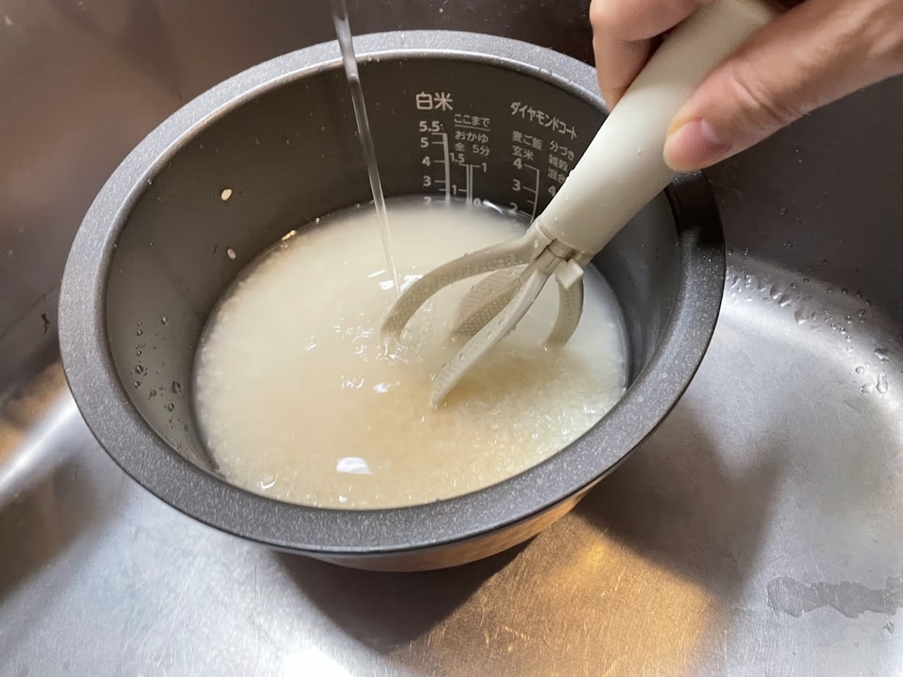 Странная ложка для риса, фото 1 Muong xoi com ky la anh 1