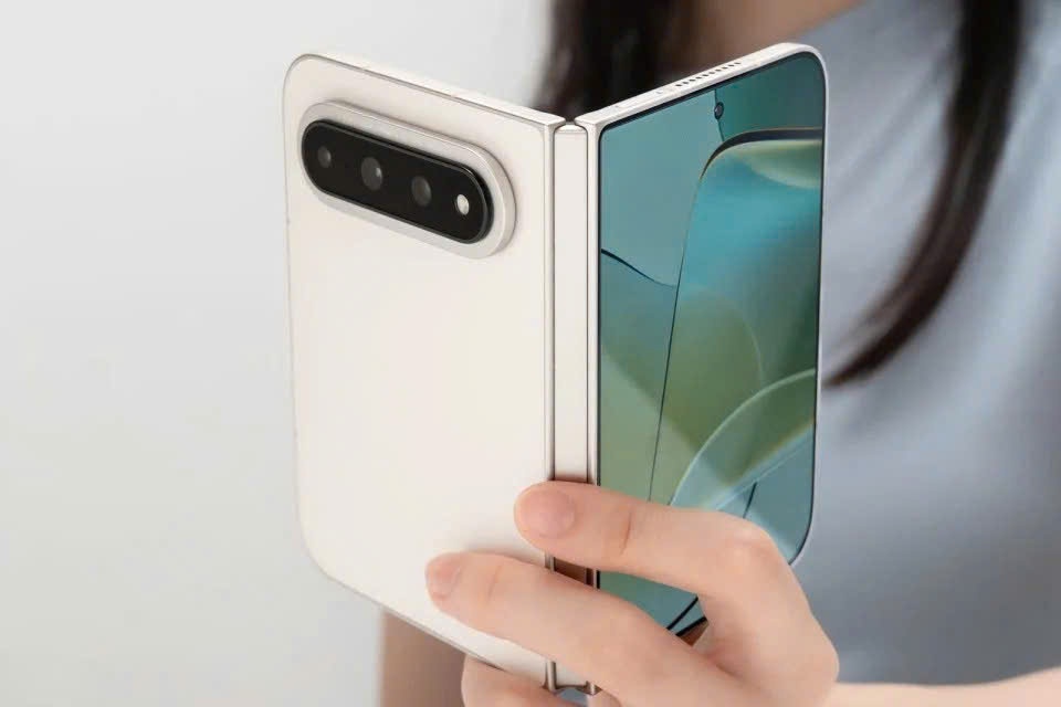 Smartphone đắt nhất lịch sử Xiaomi, giá quy đổi đến 42 triệu đồng