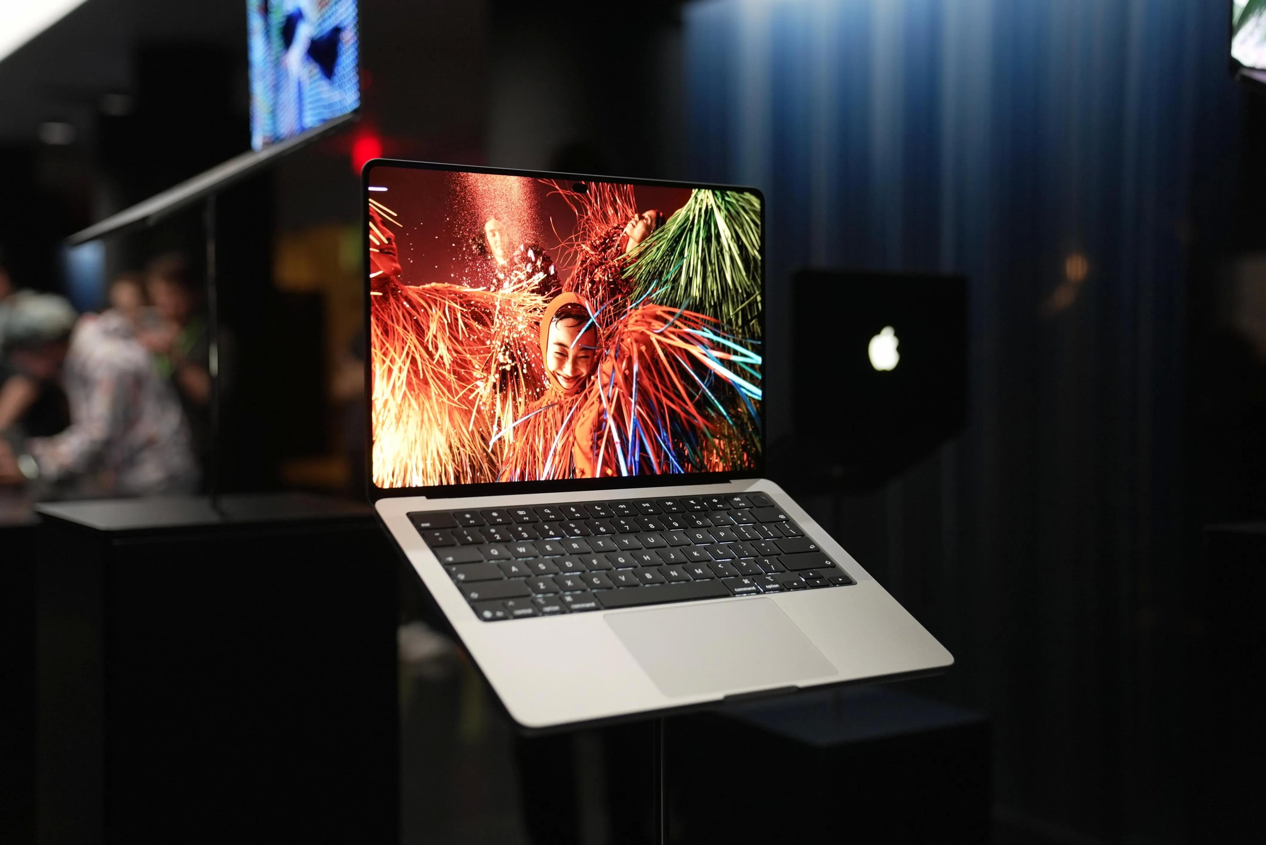 MacBook ảnh 1