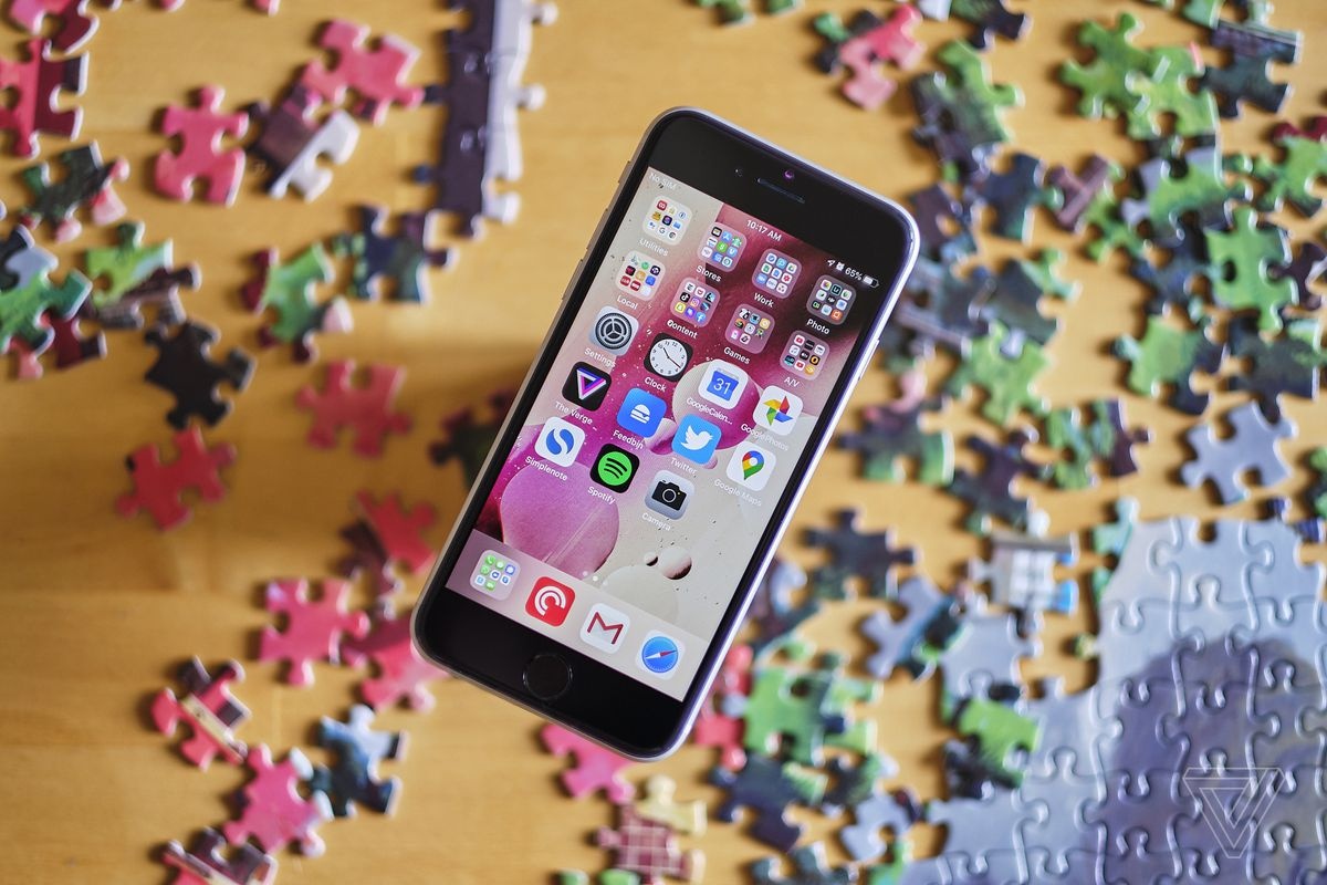 iPhone SE,  Tim Cook anh 1