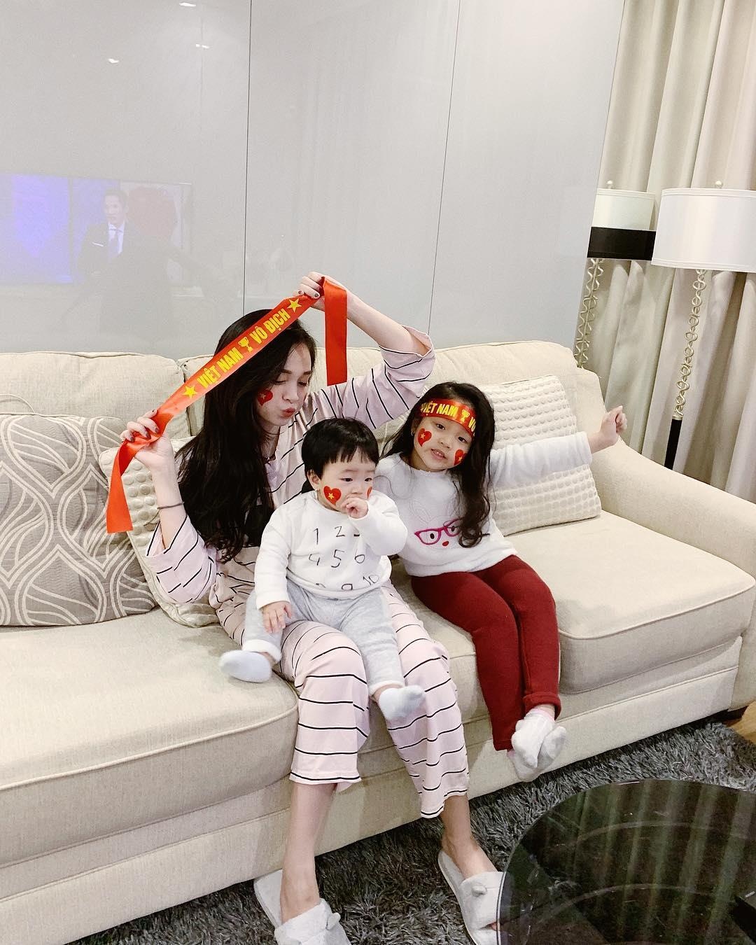 hot mom Ngoc Mon va 2 con nhu Fashionista anh 9