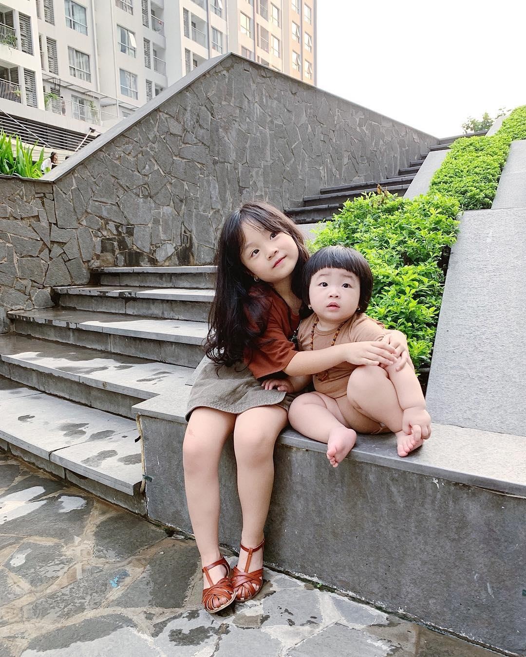 hot mom Ngoc Mon va 2 con nhu Fashionista anh 2