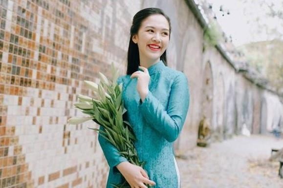 Hot girl 'Banh duc co xuong' Ha Anh tai xuat sau khi sinh con dau long hinh anh