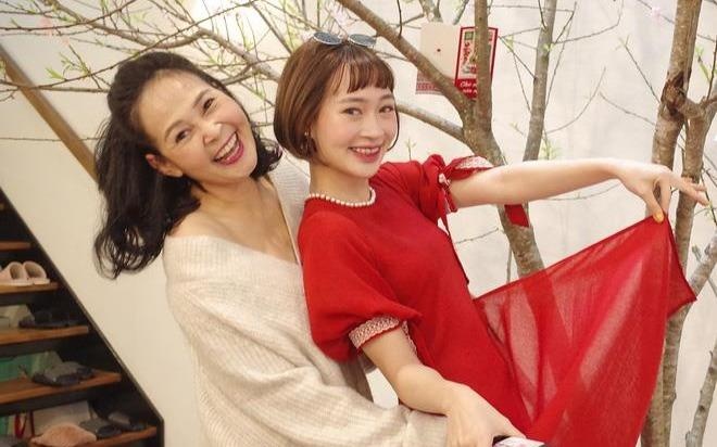 Dan hot girl nhan sac noi bat hoa ra deu duoc thua huong tu me hinh anh