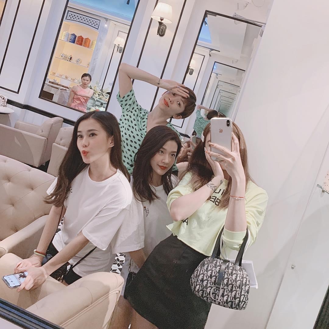 nhom ban than noi tieng anh 12