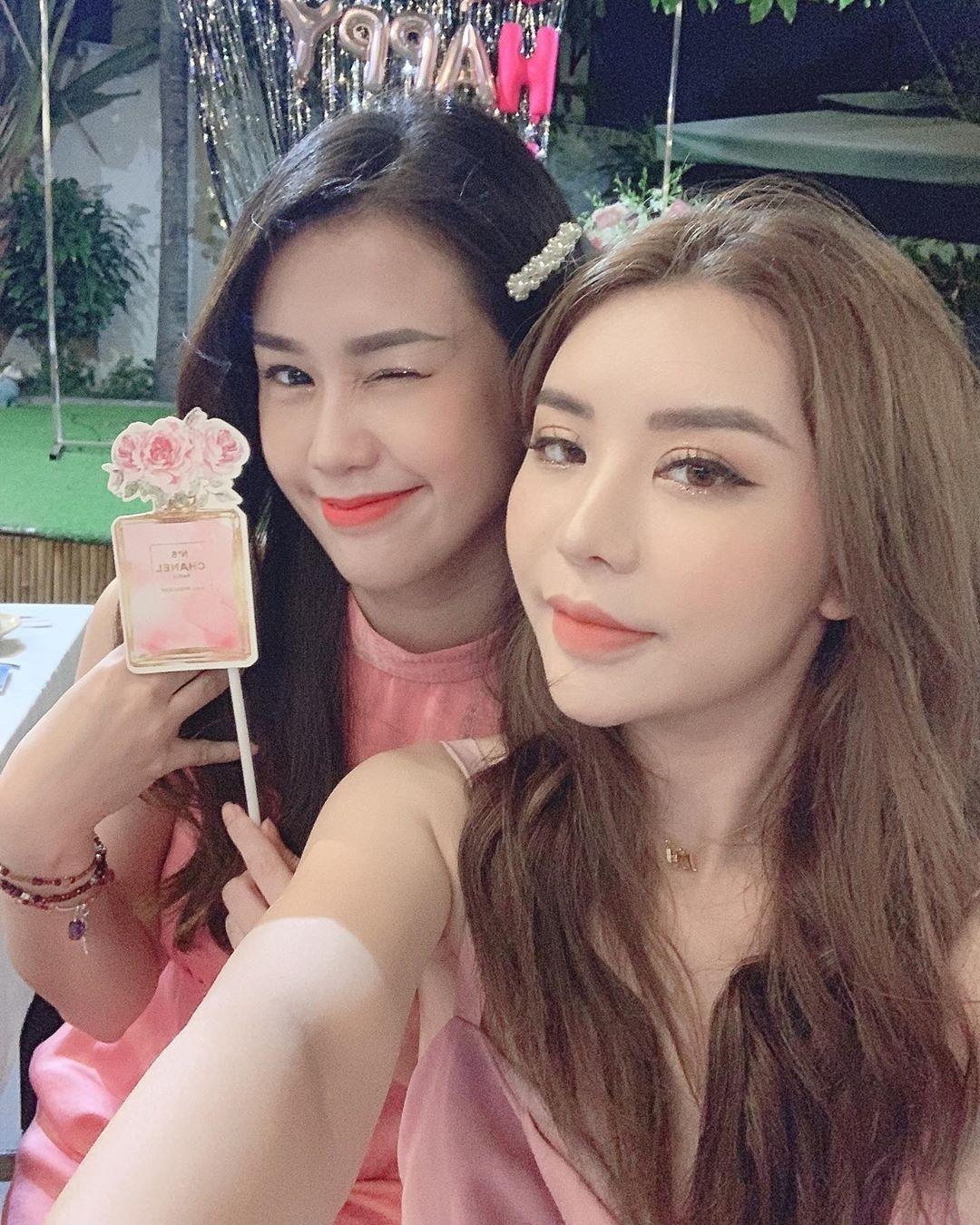 nhom ban than noi tieng anh 8