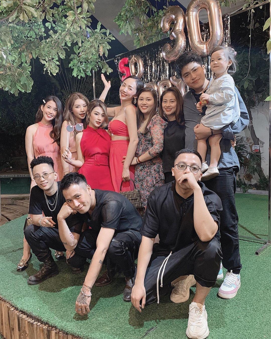 nhom ban than noi tieng anh 10