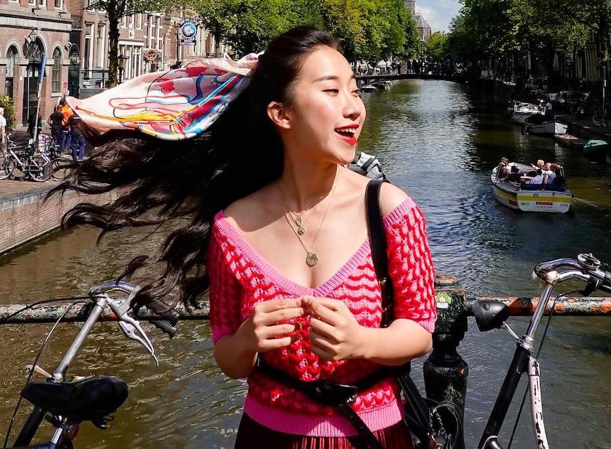 Co gai du lich 1 lan/thang: 'Dau chi rich kid moi di choi sang chanh' hinh anh