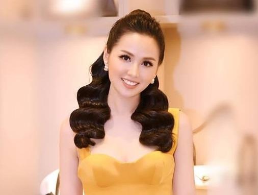 Dan hot girl dinh dam mot thoi ngay cang xinh dep du da la me hai con hinh anh