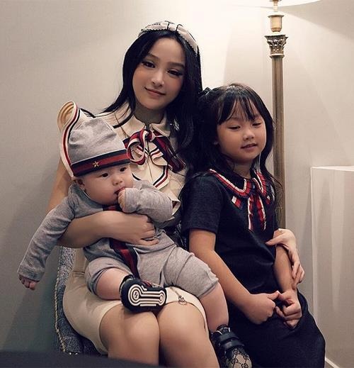 hot girl la me 2 con anh 8