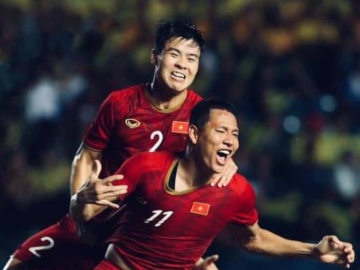 Duy Manh, Van Lam khong giau duoc niem vui sau chien thang Thai Lan hinh anh