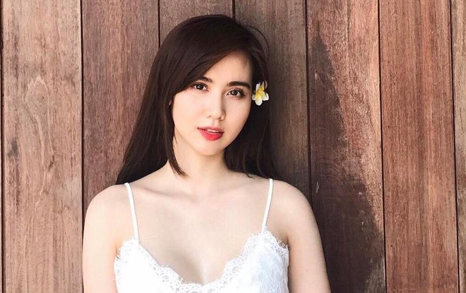 Huyen Lizzie ngay cang nong bong, goi cam khi gan cham nguong 30 hinh anh