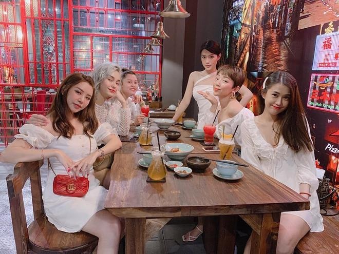 nhom ban than hot girl anh 4