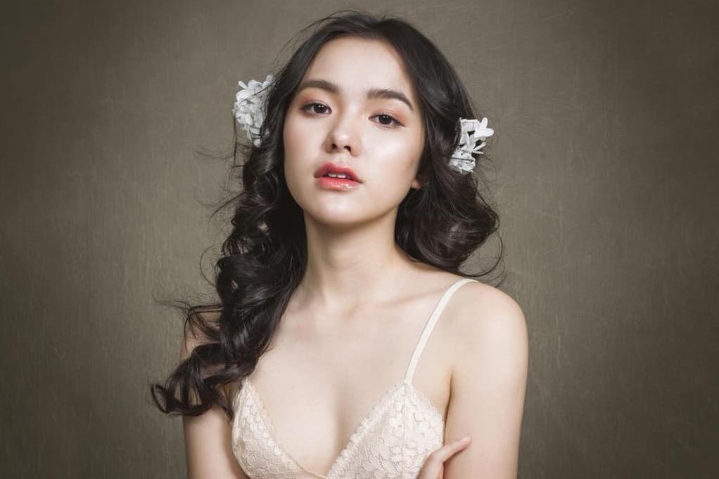 4 'bong hong lai' tuoi 18 xinh dep, sexy, biet nhieu thu tieng hinh anh