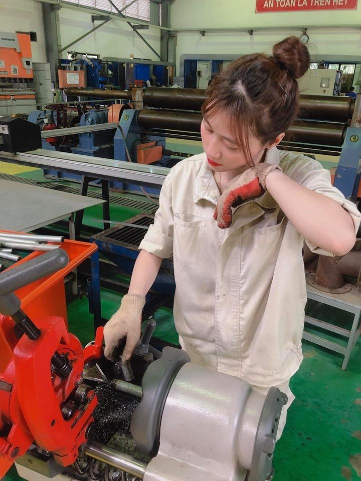 hot girl truong ky thuat anh 2