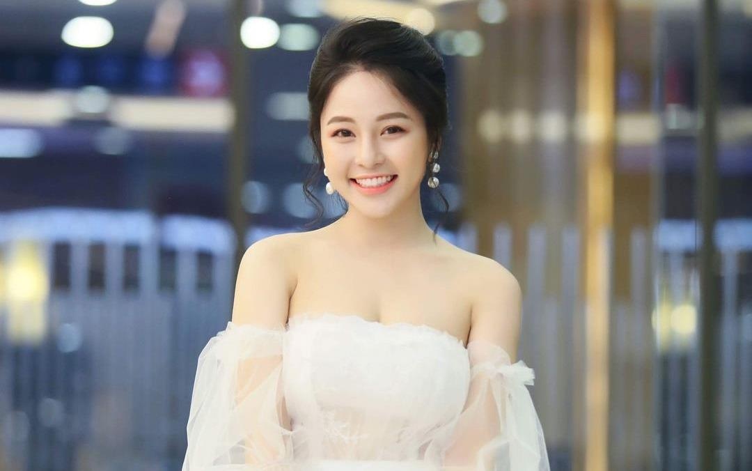 Hot girl Tram Anh lan dau check-in mang xa hoi sau 3 thang im lang hinh anh