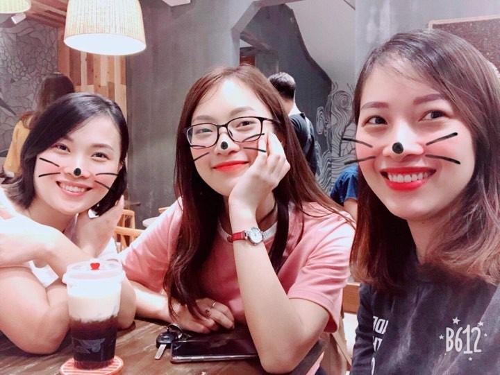 nha co 3 chi em gai anh 1