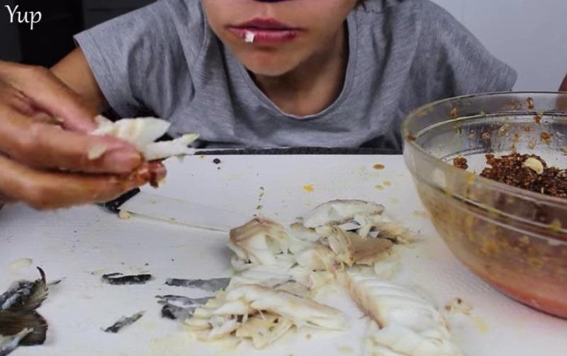 Nghi an nu mukbanger nguoi My bi bao hanh hinh anh