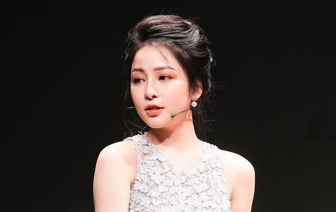 Hot girl Tram Anh 'lam moi' trang ca nhan sau thoi gian 'mat tich' hinh anh