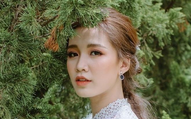 Tu Tri khoe giong ca trong treo khi cover 