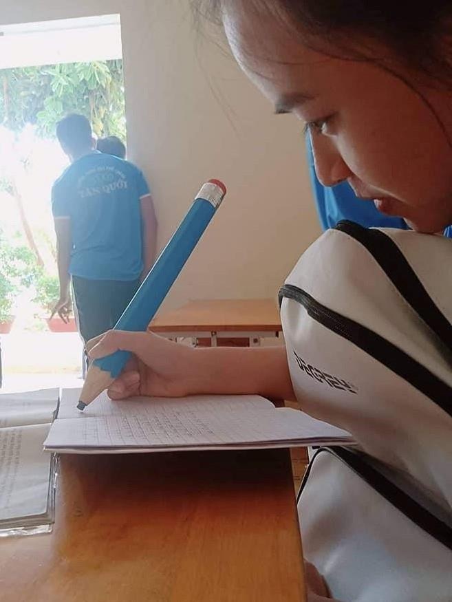 ngay dau den lop cua hoc sinh anh 6