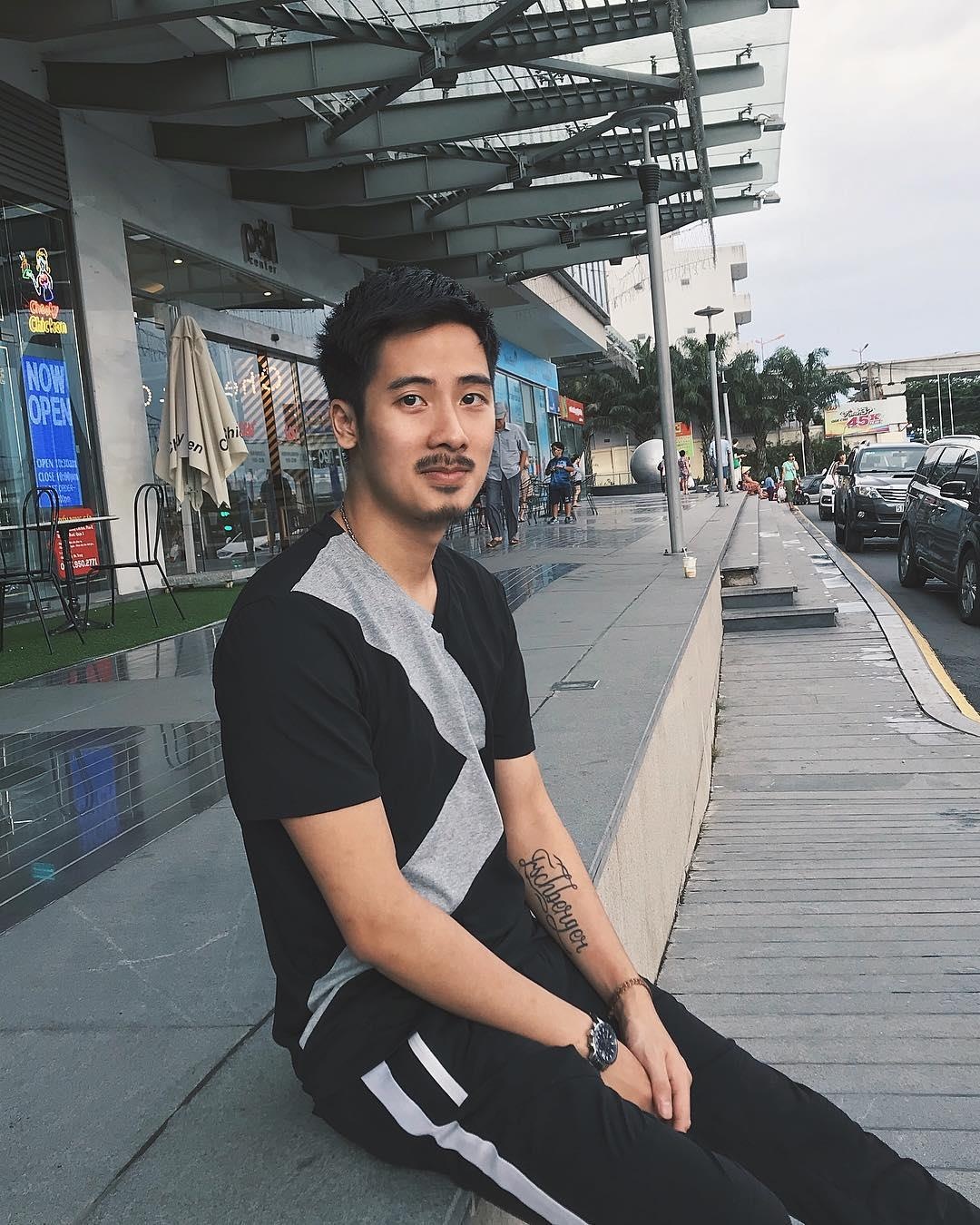 hoc van cua Youtuber anh 5