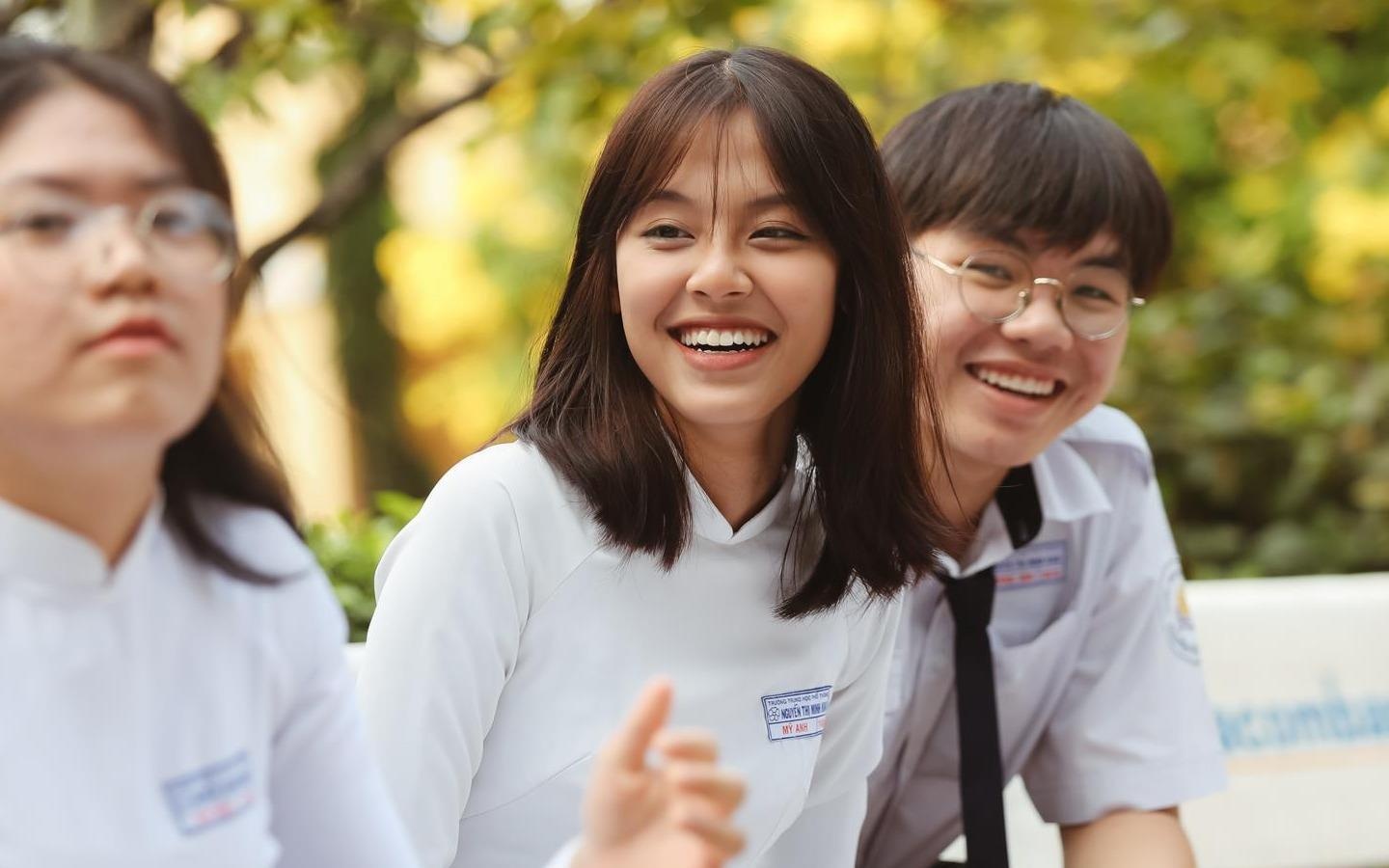 Nu sinh noi bat ngay khai giang khong muon noi tieng vi so phien phuc hinh anh