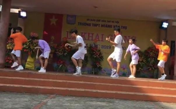 Tiet muc 'Tap the duc buoi sang' duoc khen ngoi trong le khai giang hinh anh