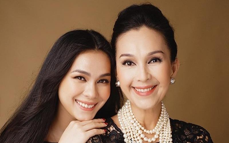 Nhan sac noi bat cua 2 con gai 'nu hoang anh lich' Diem My 6X hinh anh