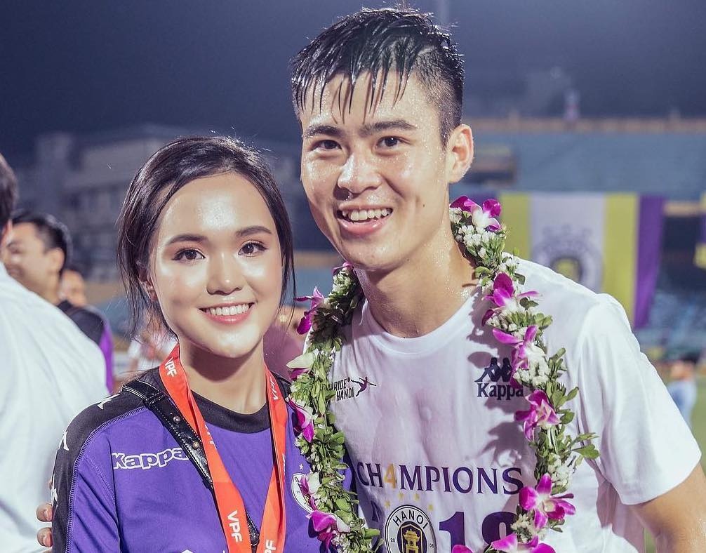 cau thu tinh cam voi ban gai anh 1