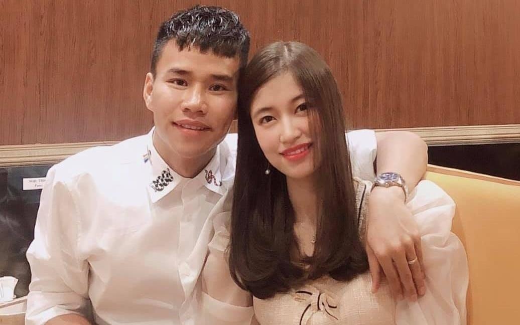 Ban gai hau ve CLB Ha Noi: 'Lam vo kho lam, nhat la vo cau thu' hinh anh