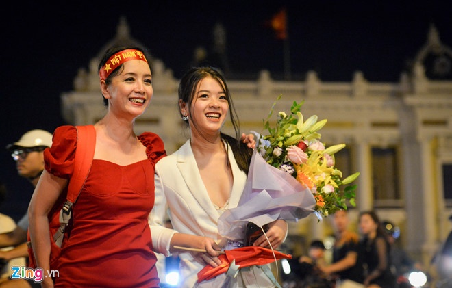 con gai nguoi noi tieng anh 4