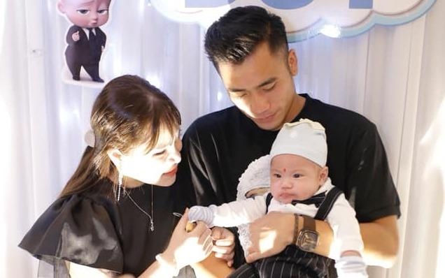 Cau thu Bui Tien Dung lan dau khoe anh con trai dau long hinh anh