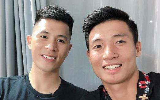 Dan mang goi ten Dinh Trong khi cau thu Indonesia om eo Bui Tien Dung hinh anh