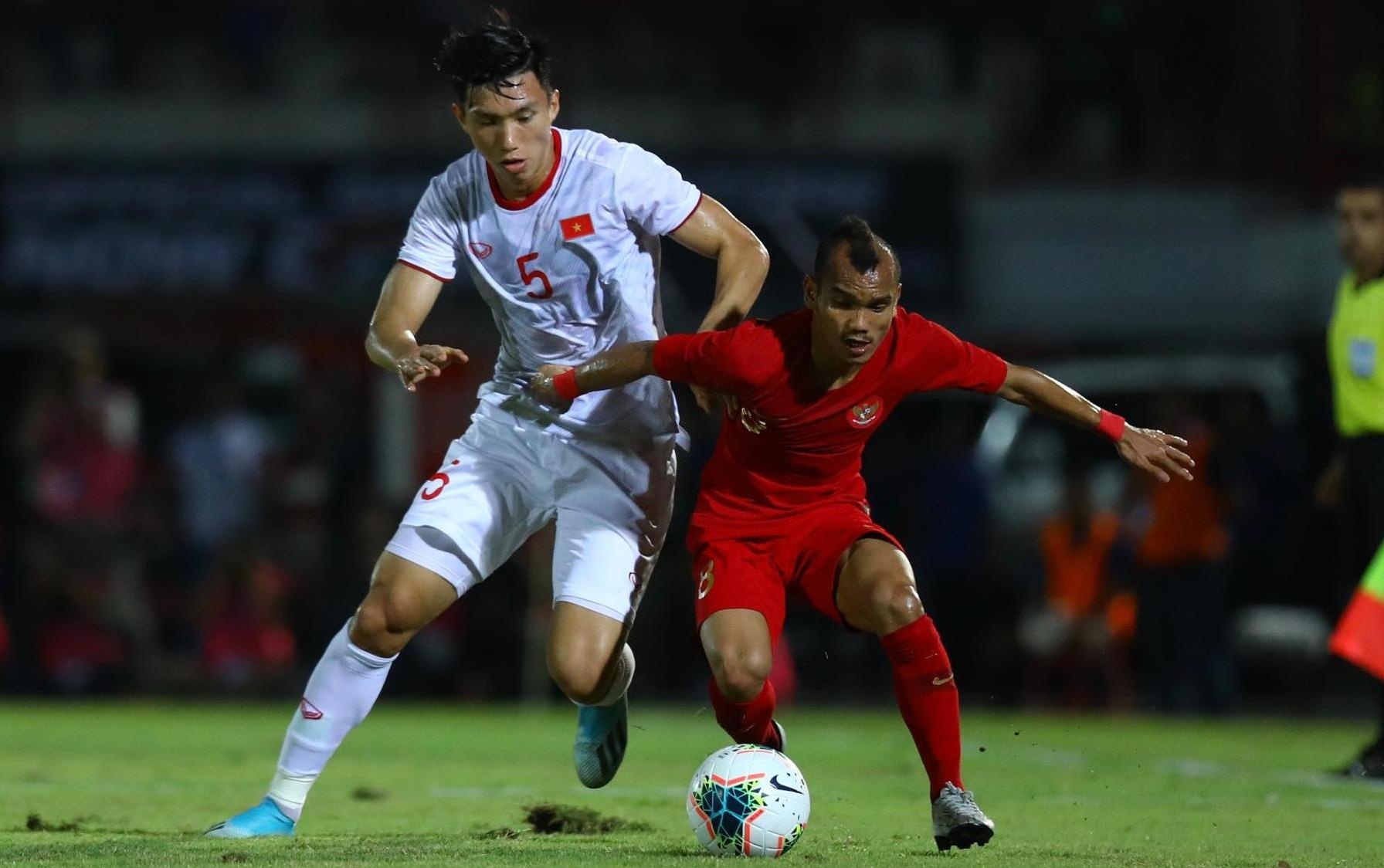 Van Hau va cau thu Indonesia thanh cam hung che anh cua dan mang hinh anh