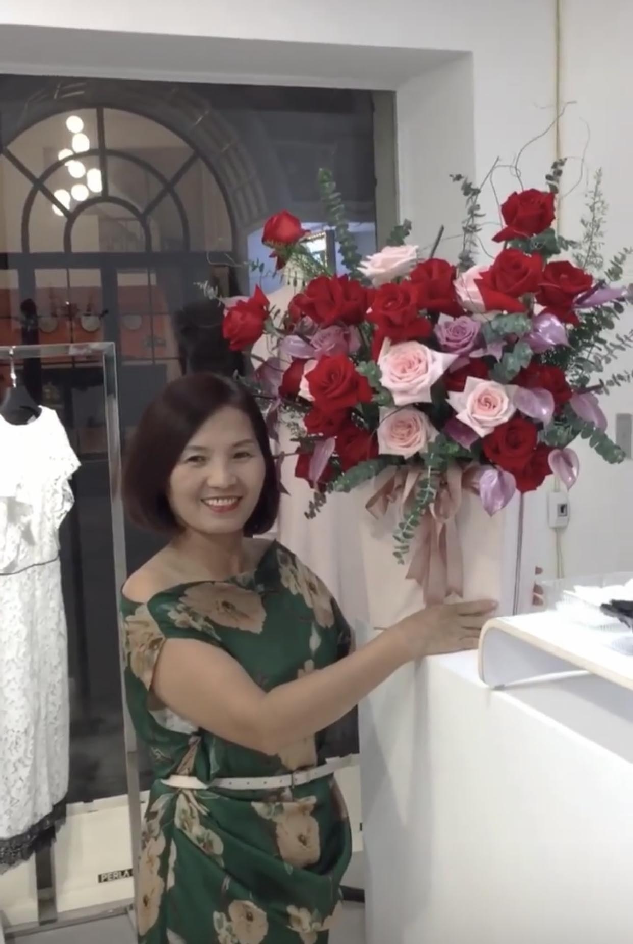 hot girl va me anh 9