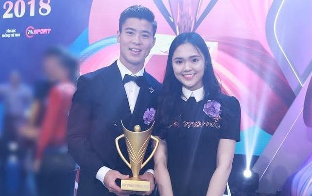 Nua kia dan cau thu: Tu kinh doanh, mua nha, mua xe tu rat tre hinh anh