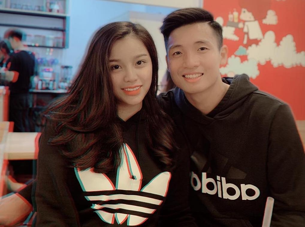 ban gai cau thu mua nha anh 8