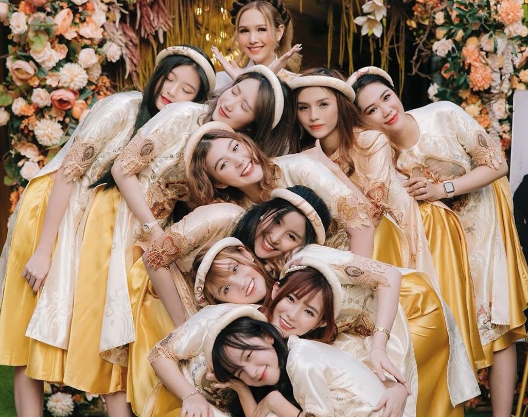 hot girl len chuc anh 2