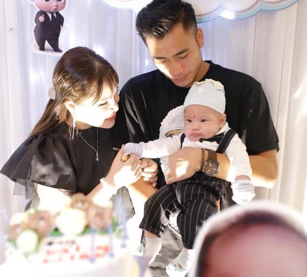 vo cau thu sau sinh anh 8