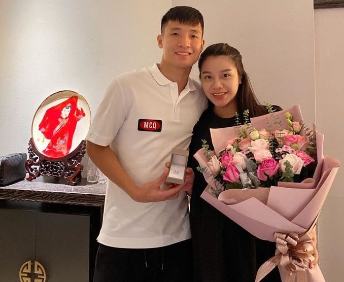 vo cau thu sau sinh anh 1