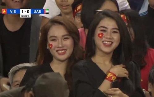 Ba co gai bat ngo noi tieng khi xuat hien o san My Dinh hinh anh