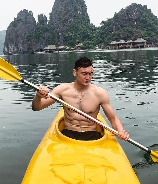 ban gai cau thu yeu kin tieng anh 9