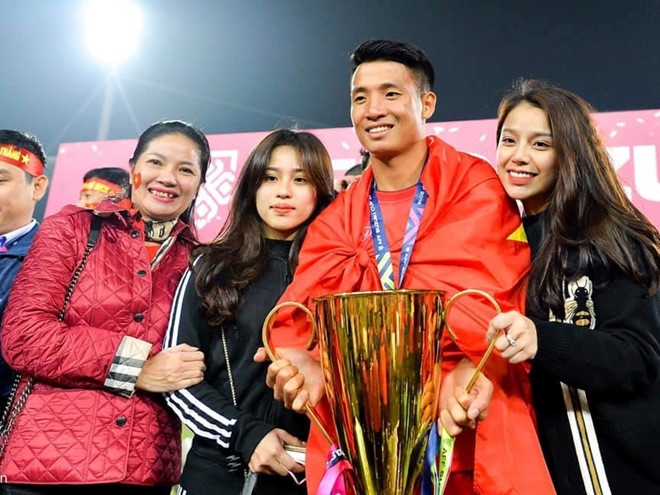 ban gai cau thu anh 10