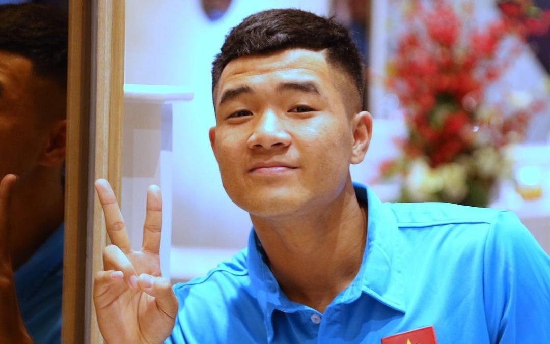 Ha Duc Chinh lay loi, cay hai cua U22 Viet Nam hinh anh