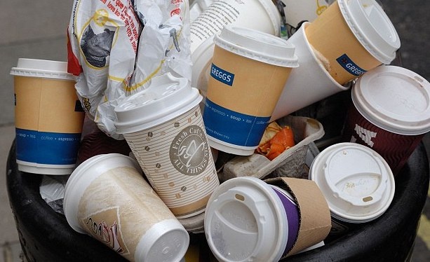 Ban hieu the nao ve tai che vo hop giay dung do uong sau khi su dung? hinh anh