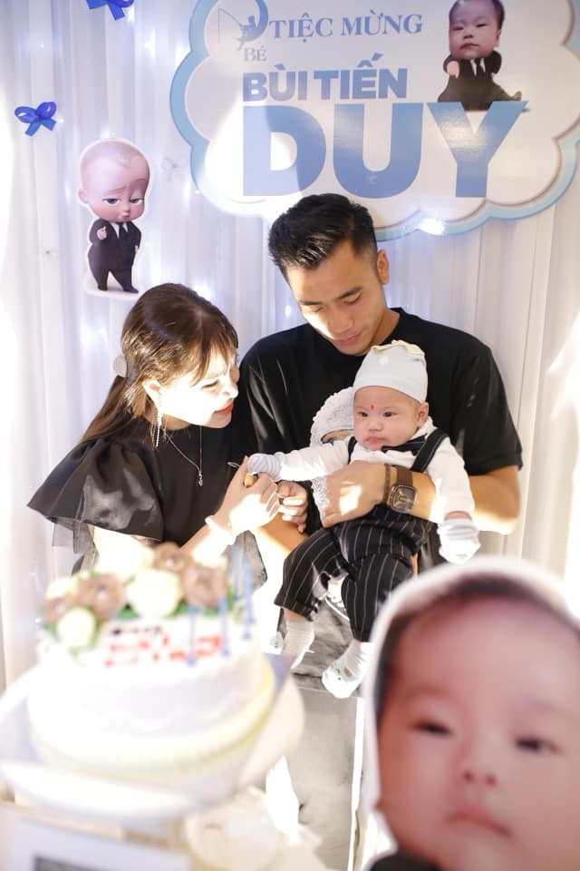 ban gai cau thu anh 9